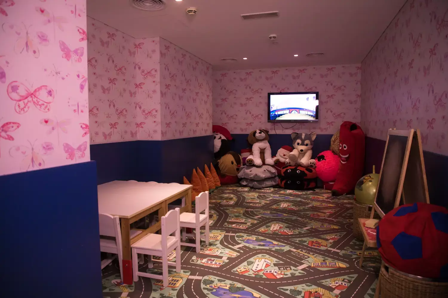 5* Dubai Staycation: 1-Night Stay for 2 Adults & 1 Child w/ Breakfast