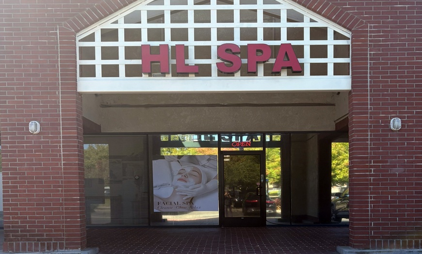 Image 2: Relaxing Deep Scalp Head Spa with Massage & Optional Paraffin Wax