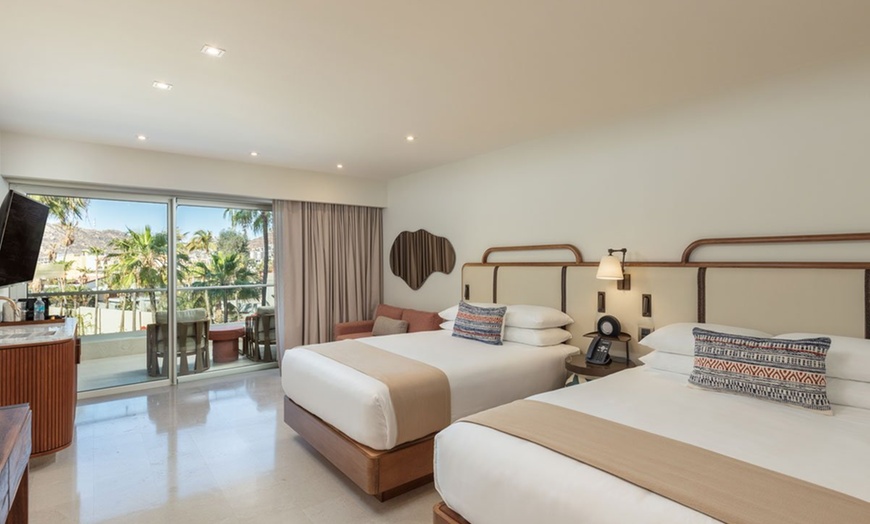 Image 23: Cabo Beachfront Resort with Infinity Pools & Rooftop Bar