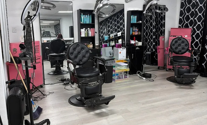 Image 8: Brazilian Waxing for Women (20 Min) & Men (45 Min) for Smooth Skin