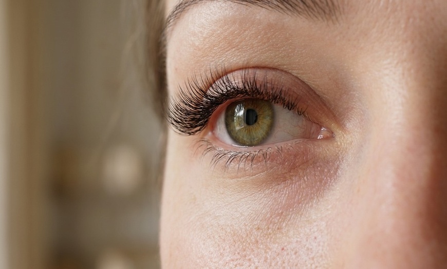 Image 5: Transform Your Look: Get Luscious Lashes That Wow! at U lashes