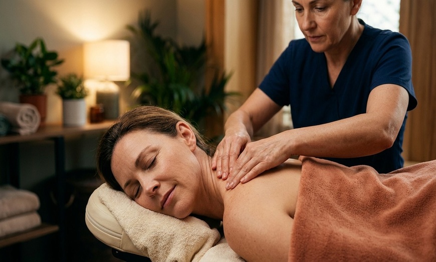 Image 5: Customized 60 or 90-Min Massage with Soothing Steam Eye Mask