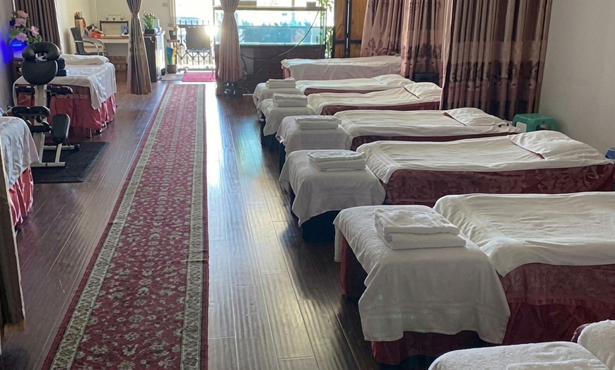 Image 3: 63% Off on Couples Massage at Taiji Foot Massage