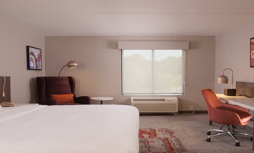 Image 29: Atlanta Airport Hotel with Free Shuttle and Pool