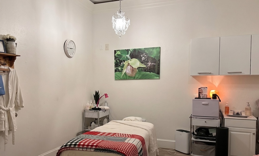 Image 3: Luxury HIFU for Face, Neck, Eyes & Underarms with LED Therapy
