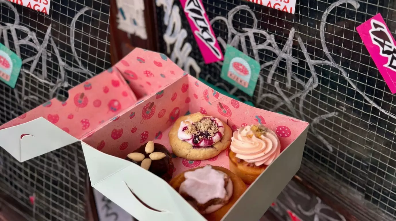 Vegane Köstlichkeiten in der 4er-, 6er- oder 12er-Box mit Heißgetränk