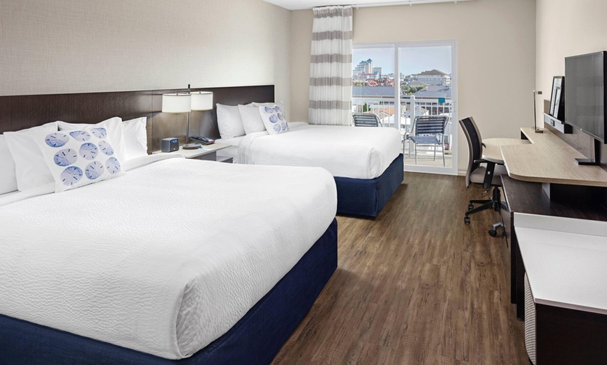 Image 21: Ocean City Hotel with Balcony near Boardwalk