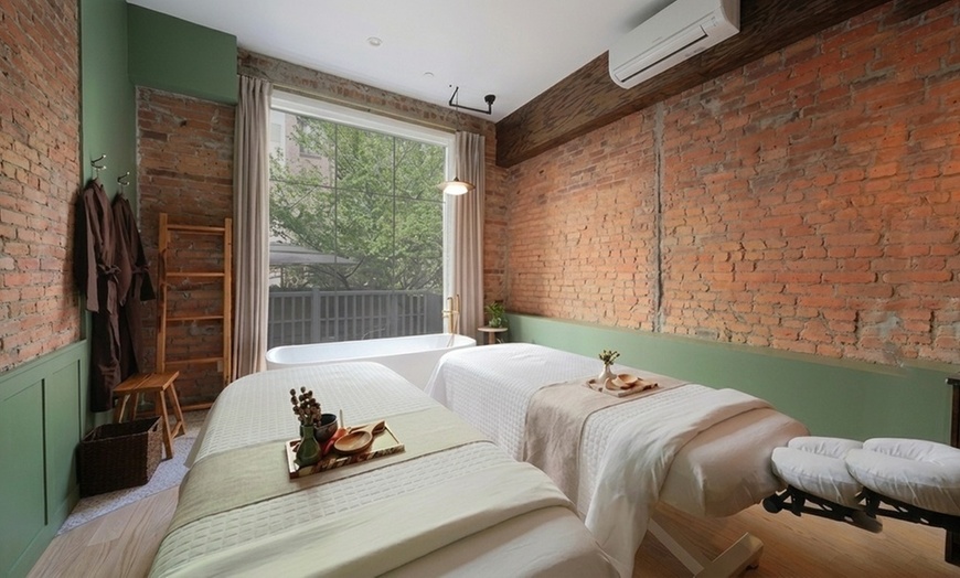 Image 8: Couples Massage:60-Min Holistic, Swedish, Deep Tissue/90-Min Thum Flow