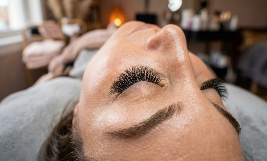 Image 2: Up to 57% Off on Eyelash Extensions at Amazing Lash Studio
