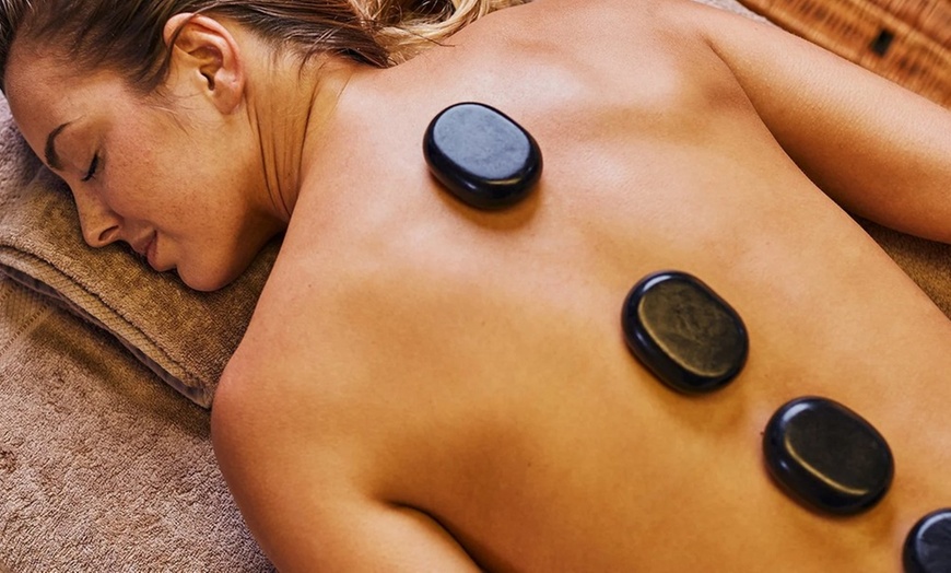 Image 5: 60-Minute Single or Couples Choice of Massage/Japanese Head Spa
