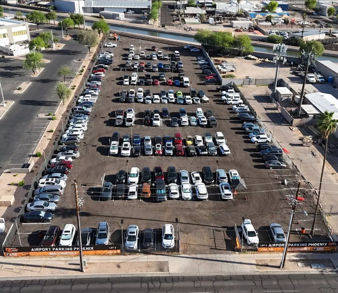 Convenient Airport Parking Offered for 1 or 3 Days / 1 or 2 Weeks