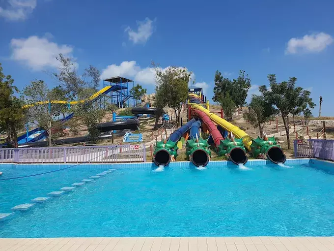 Ras Al Khaimah: 4* Hotel Stay with Dreamland Aqua Park Tickets for Two