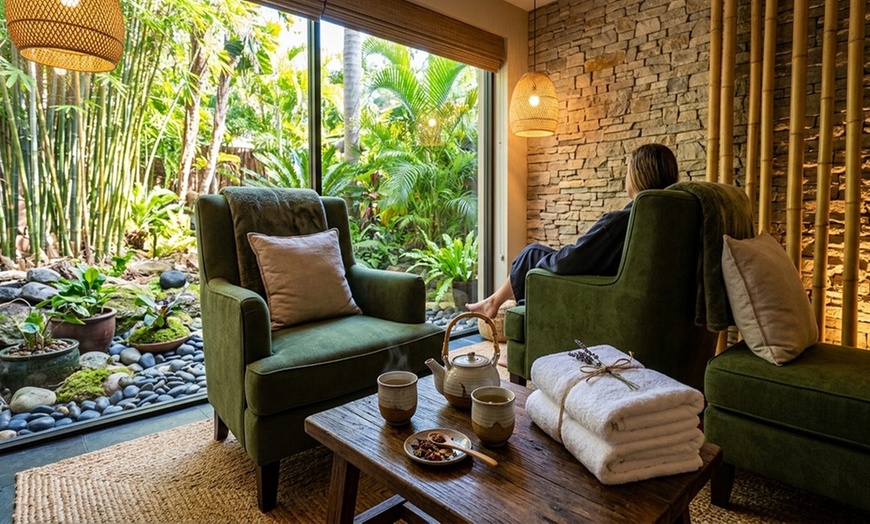 Image 5: 50-Minute Couples Massage at High-Rated Therapeutic Center