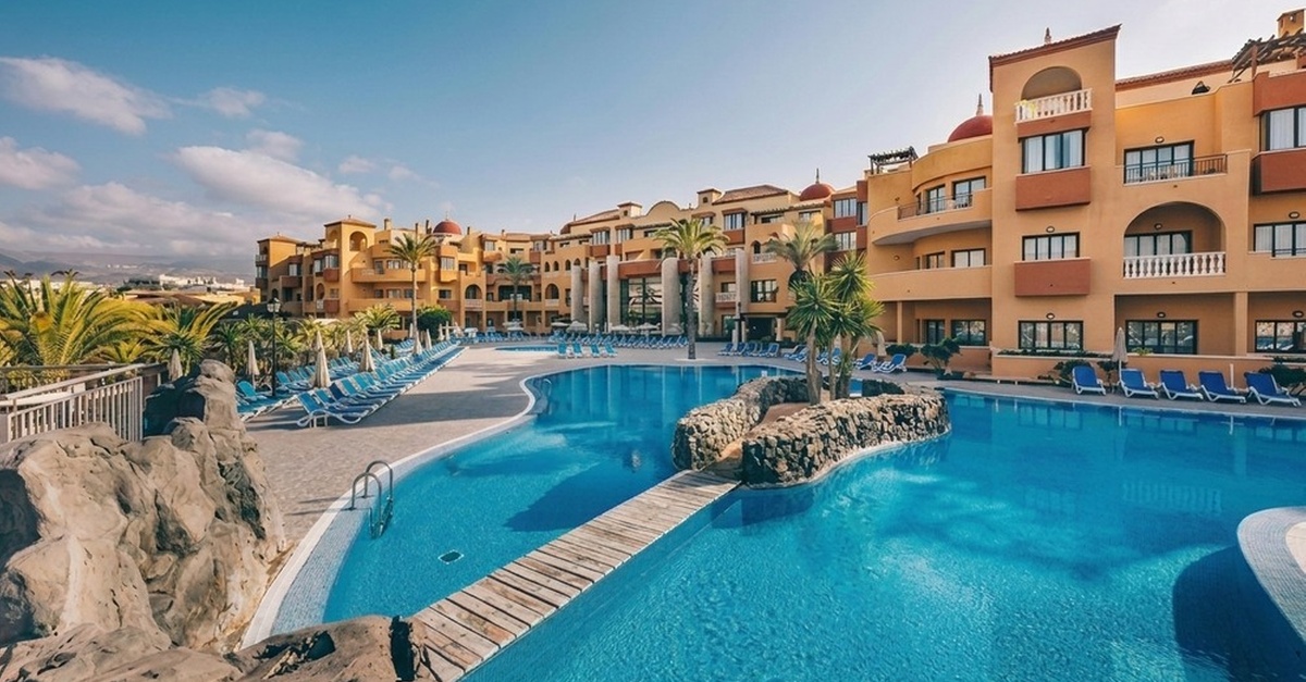 Day pass con almuerzo, bebidas y spa VIP para 2 o 4 personas en Tenerife