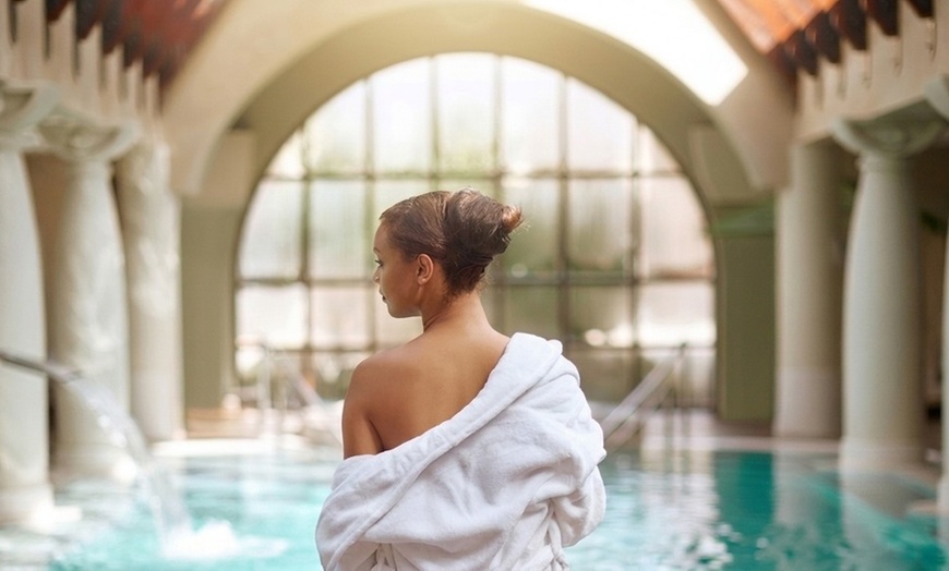 Image 3: Swedish Massage with Express Facial & Aromatherapy Packages