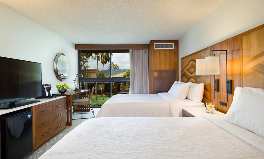 Image 28: Kauai Beachfront Hotel with Pools & On-Site Lū'au