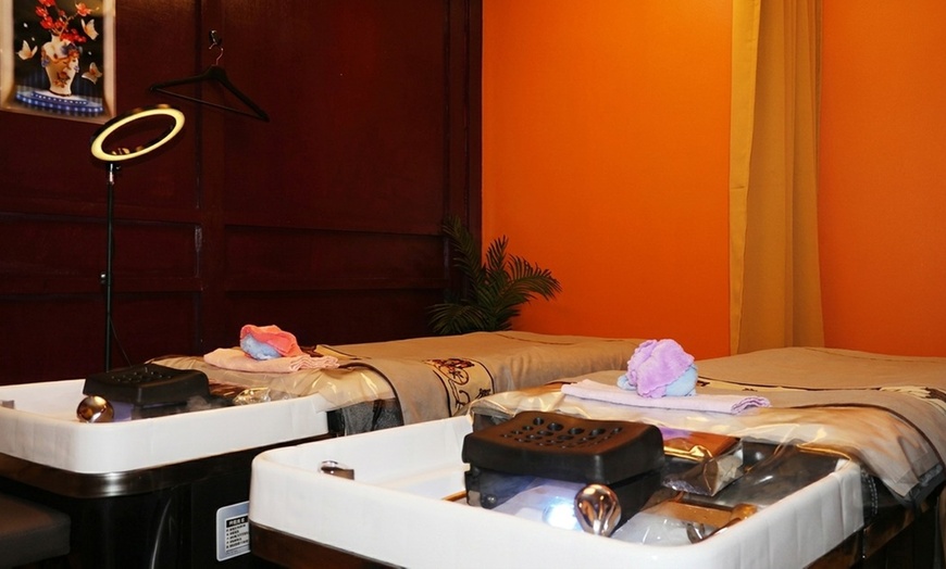 Image 5: 60-Minute or 90 Minute Scalp Massage or Water Scalp Therapy Head Spa