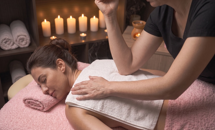 Image 2: 60, 90, or 120-Minute Swedish or Deep Tissue Massage with Hot Towels