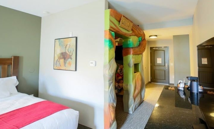 Image 22: Great Wolf Lodge Gurnee Indoor Water Park Resort