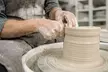 Taller de torno de 2 horas con decoración y esmaltado para 1 o 2 personas con hasta un 34% de descuento - Second Medium