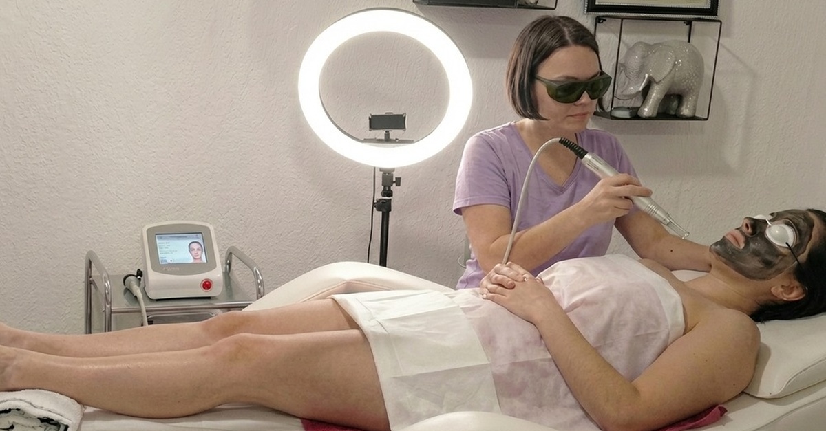 Limpieza facial profunda con Hollywood peel en Murcia