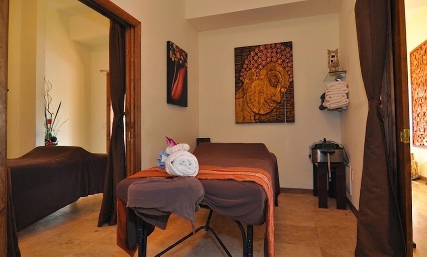 Image 5: Relaxing Massage & Reiki Sessions with Aromatherapy