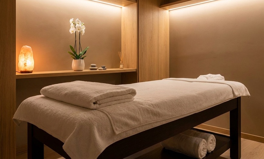 Image 3: Enjoy Foot Reflexology, Solo Relaxing Combo Massage & Couples Packages