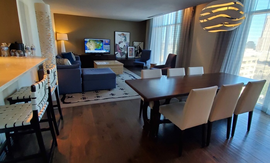 Image 29: San Antonio Riverwalk Suites with Rooftop Pool
