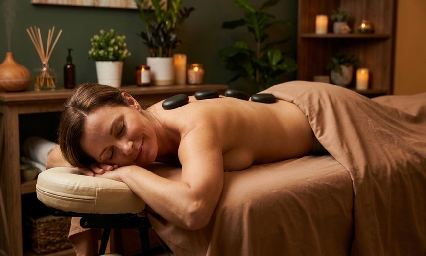 Image 5: Couples Massage with Hot Stones & Aromatherapy for Deep Relaxation