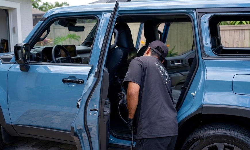 Image 4: Detailing or One-Step Paint Correction for Crossover or 2-Row SUV