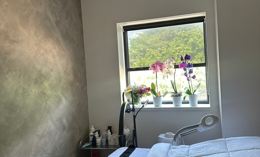 Image 4: Signature Facials & Acne Skincare Treatments | Belle’s Suite
