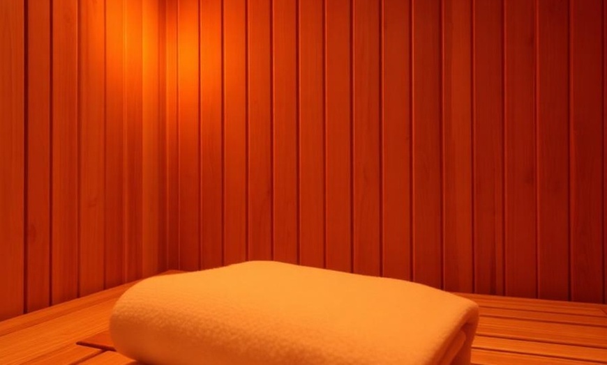 Image 8: Couples Massage LUXURY COMBO—Hot Stones—Back Facial—Infrared Sauna	