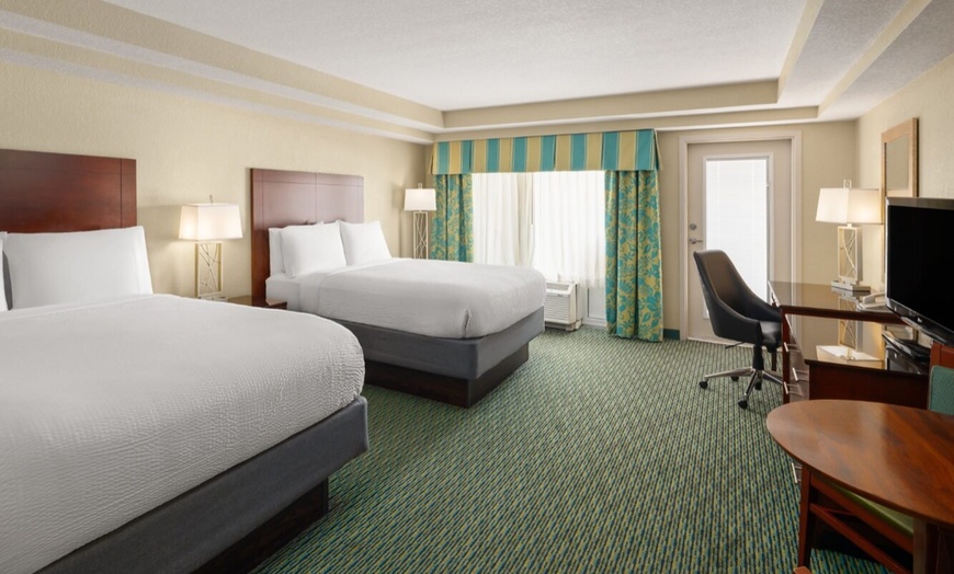 Image 9: Orlando Hotel Near Disney World with Free Park Shuttles