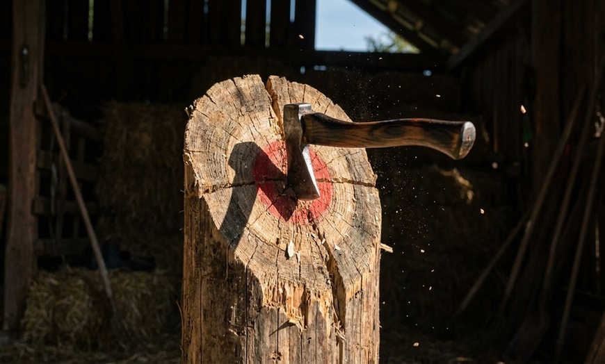 Image 4: Axe Throwing for 2 to 6 People at Axe Escape (Full Bar Available)