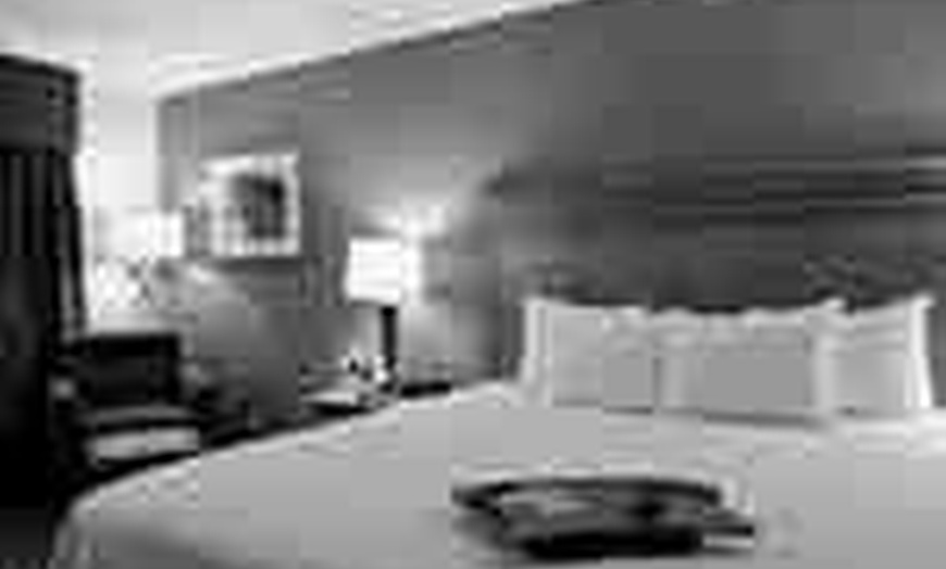 Image 12: Downtown Louisville Hotel with Free Breakfast & Pool