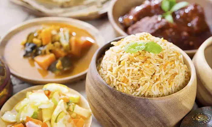 Menú para 2 o 4 personas con aperitivo, entrante, postre y bebida