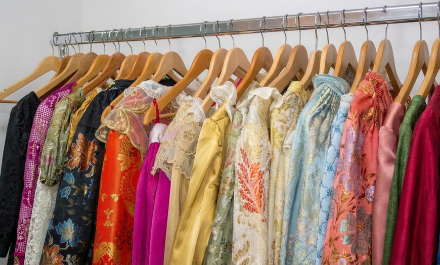 Image 3: Traje de faller@ por un día con sesión de fotos y degustación de vino