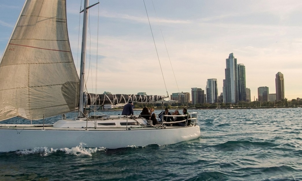 2 Hour Private Boat Tour with Skyline Views – Lake Michigan, Chicago