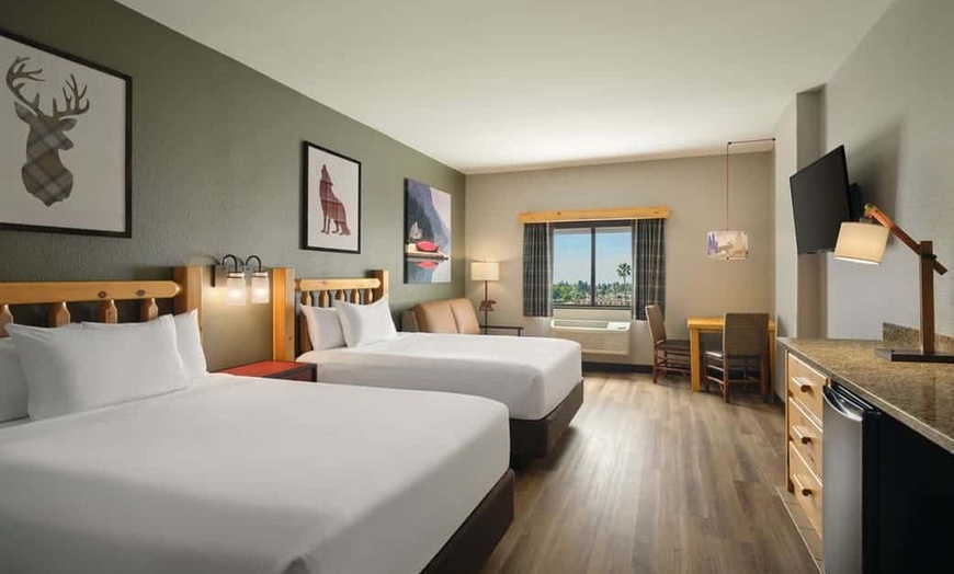Image 17: Great Wolf Lodge Anaheim Indoor Water Park Resort