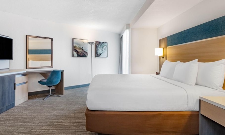 Image 24: Kissimmee Hotel near Disney with Pool and Free Shuttle