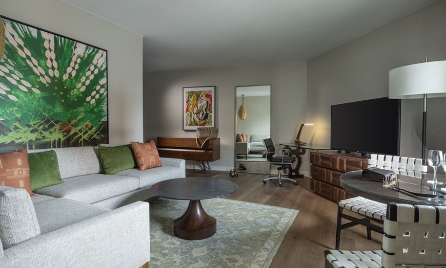 Image 33: San Antonio Riverwalk Suites with Rooftop Pool