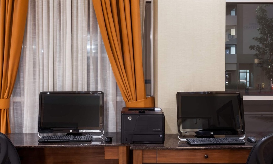 Image 16: Budget Hotel near San Diego Bay - National City
