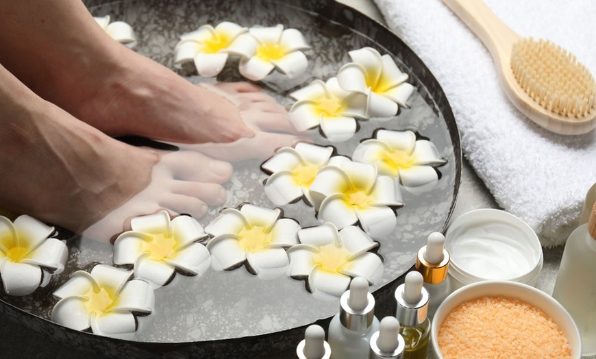 Image 5: Pamper Yourself: 60-Minute Full Body Massage at Spring Foot Massage