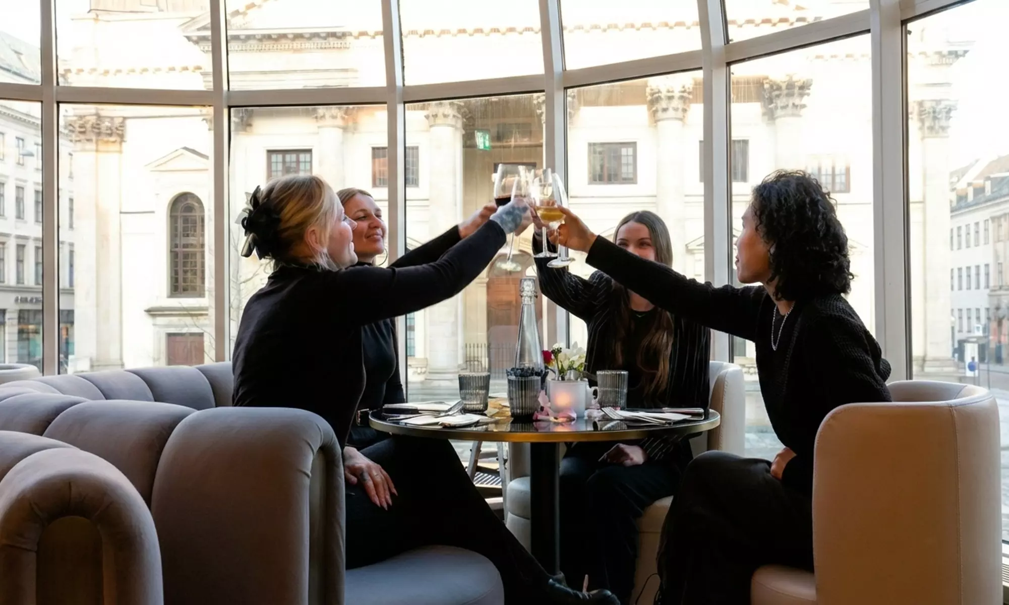 Lunch am Sonntag mit Sektempfang im Hilton Berlin vom 08.02.-28.06.26