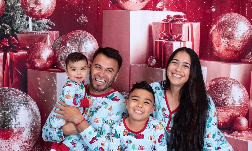 Image 4: Custom Holiday Photoshoots: Express & Premier Sessions, 40+ Backdrops