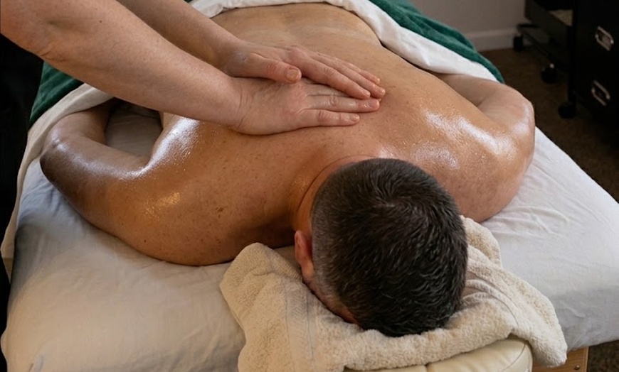Image 3: Swedish Massage with Express Facial & Aromatherapy Packages