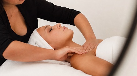 One Skin Tag, Mole, or Beauty Mark Removal for Extra Small Area - Royal Derma Glow