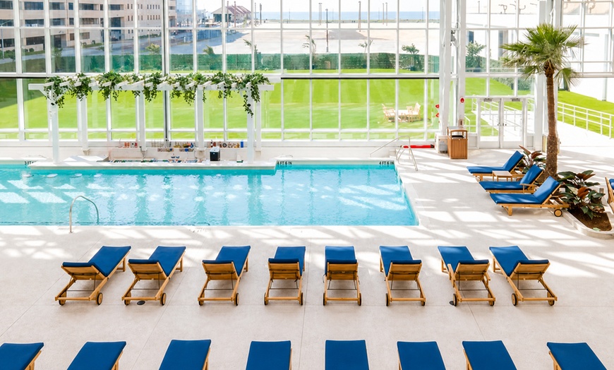 Image 2: All-Day Access to Island Waterpark: 11 Slides, 4 Restaurants & 3 Bars