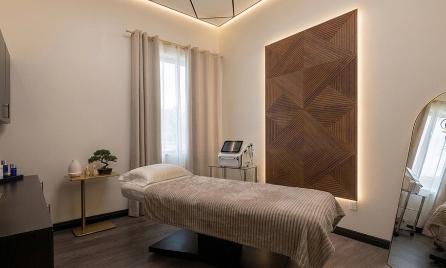Image 2: 60-Minute Berry & Bubbles Facial Sessions for All Skin Types