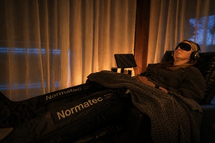 One 30-Minute Compression Therapy Session for Legs - Drippin Detox Wellness Lounge